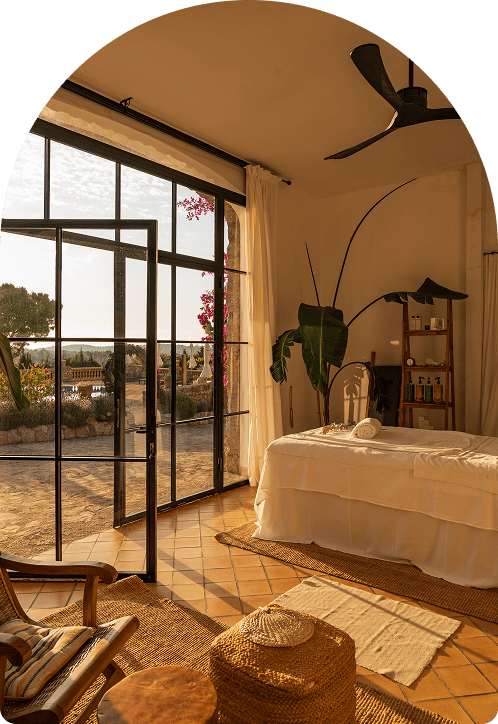 What's included in the Mallorca retreat package - accommodation, meals, and activities